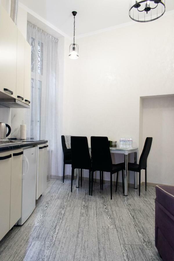 Apartment Barvy Lvova On Kostyushka St Exteriör bild